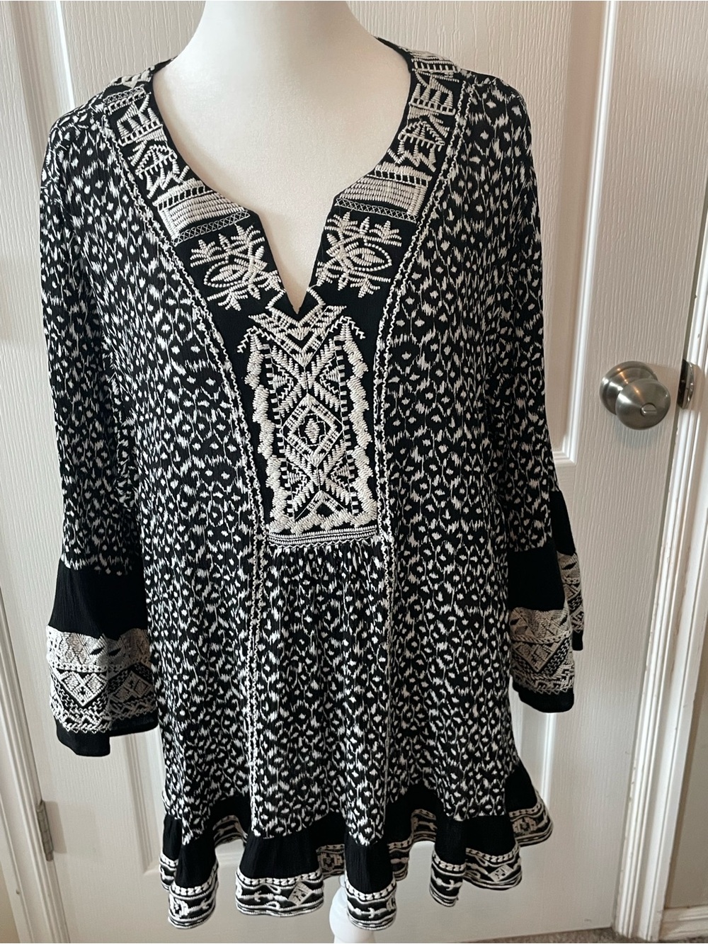 Black & White Embroidered V-Notch Tunic Top